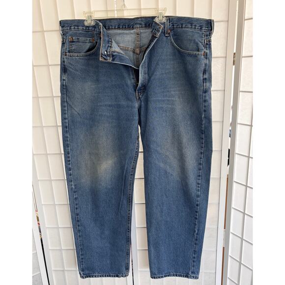 Levi’s 550 Relaxed Fit Men’s Jeans 44x32 Medium Wash Denim Classic Red Tab - Picture 2 of 10